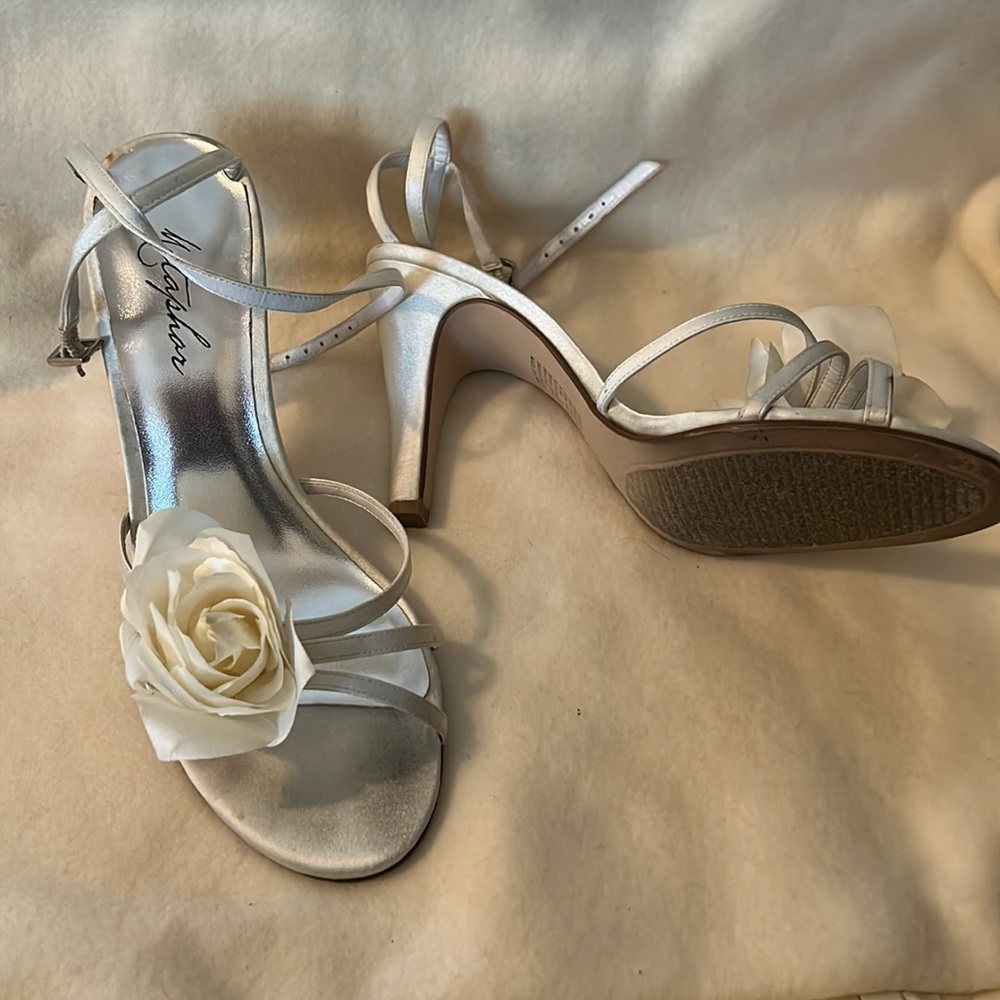 Nice shoe off white color